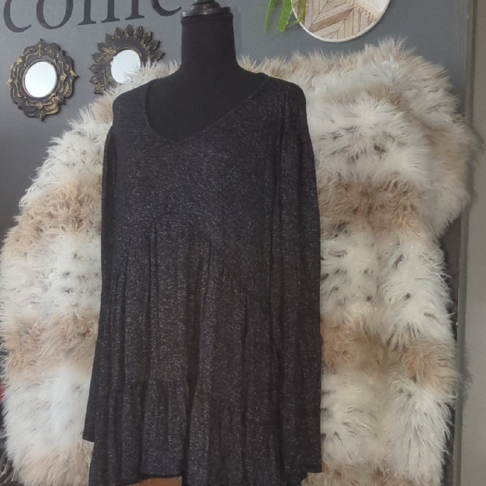 Gregory Black and Gray Top